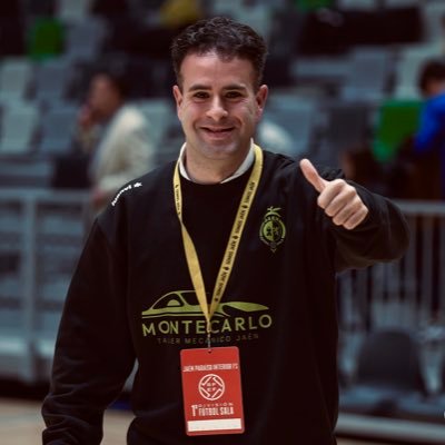Periodista por la Universidad de Málaga 📚🎓. Responsable de comunicación en @JaenFS 👨🏻💻💛. Entrenador UEFA C 👨🏽🏫⚽️.