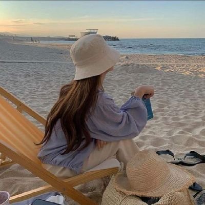 Peace Spreader✌🏻Nature Lover🌹🍃
Persian|German|Englich✍️🏻
Stronger than yesterday 💪🏻
Grow in silence ✨️❣️
#freeAfghanistanWomen
#Justice_equality_freedom