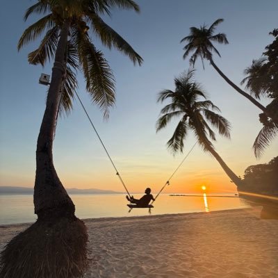 Turista por aqui Vivo os momentos mais que as pessoas Se a vida não é justa porque as roupas tem de ser 🤙🏽