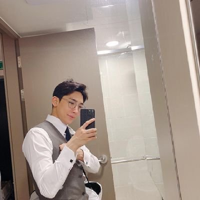 JamesLawso79438's profile picture. 