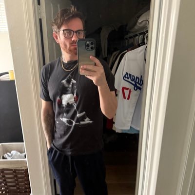 Feint_twiN's profile picture. “Only fool trips over what is behind them.”