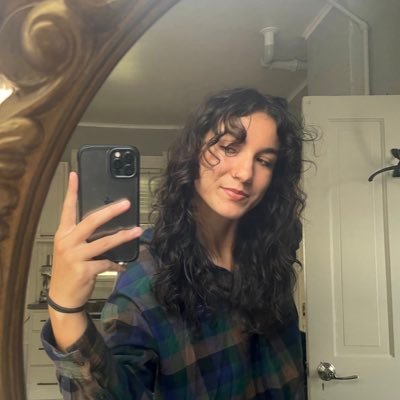 isabestrella's profile picture. they/she ⋆˚࿔  uiowa psych + soc alum