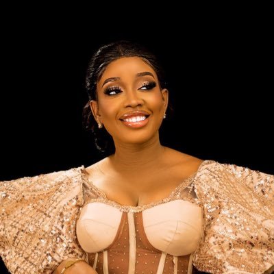 Rosemareyah's profile picture. Specialized psychotherapy for Anxiety, Psychosis, ADHD, ASD & Mood Disorders. Using somatic, CBT & family systems frameworks.  Get your FREE guide↓