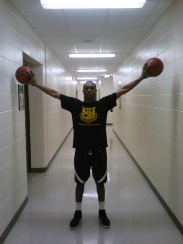 5'11 point guard straight out of Milwaukee, WI Brookfield Academy: Guard: Scorer...#Teamplaygroundelite