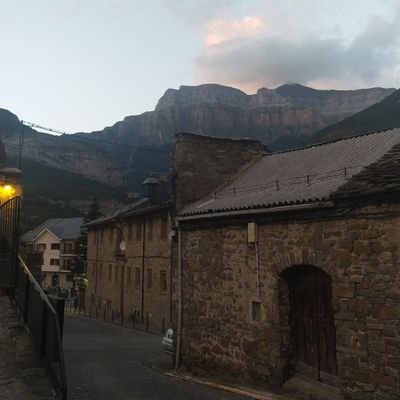 JuanCam83544928's profile picture. 