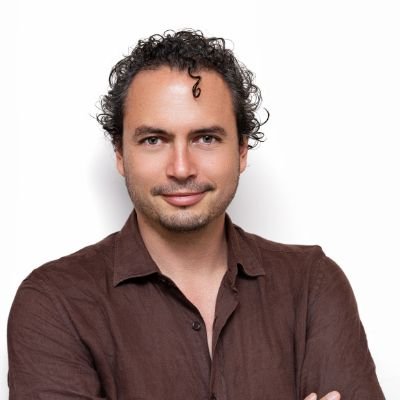 Cantautor Ecuatoriano, lleno de historias, canciones y FE.