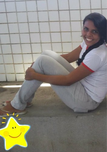 sou uma pessoa amiga , que gosta de fazer varios amigos !! um pouco desmiolada , mais quando é pra falar serio ou precisar de um ombro amigo tô aqui é só grita