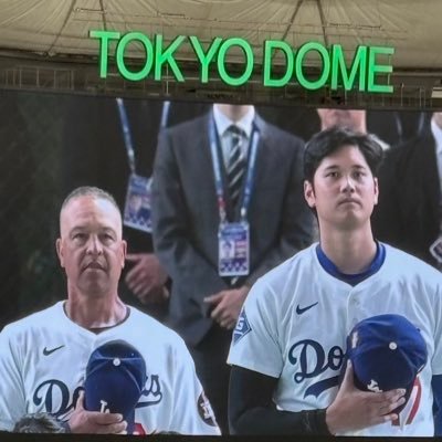 I'm a interpreter in Tokyo,am fighting 希少ガン. 元🏉通訳、⚾️はざっくり翻訳。NOゴシップ・悪口、野球に関しては素人です。大谷選手の顔は見ずにギアやスポンサーロゴばっかり見ています。写真や映像の著作権を気にします。ロバーツ、ネビン、ボウチー好き。過去はハイライトに