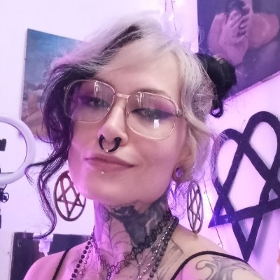 Priscilla_Gunn's profile picture. Painter 🔸 Tattoo Artist 🔸 Jewelry Artisan