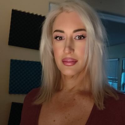 AwwwwBreeee's profile picture. Chargers and Blackhawks fan, skier of mountains, hiker of trails, stand up philosopher, mediocre surfer, and not much of a social media-er.