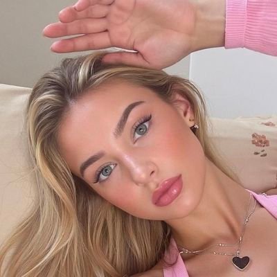 girl next door! 💕 i only respond to messages on my spicy site!