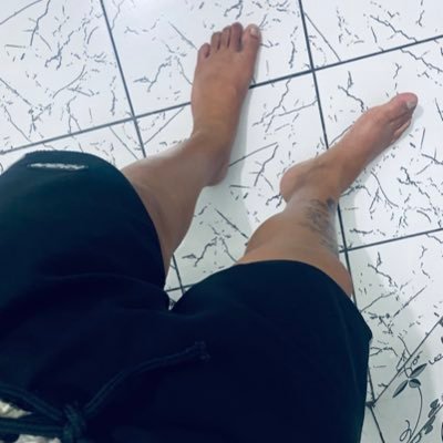 domino grana de viado 💸🤬/ 20y 🔞/ pé 46cm 🦶🏽/ 1,90 de altura// https://t.co/wguhJFv0FK
