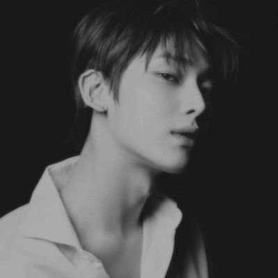 “𝘐𝘯 𝘢 𝖐𝖎𝖓𝖌𝖉𝖔𝖒 𝘧𝘢𝘳 𝘢𝘸𝘢𝘺 𝘈 𝘭𝘪𝘨𝘩𝘵 𝘴𝘩𝘰𝘰𝘵𝘪𝘯𝘨 𝘢𝘤𝘳𝘰𝘴𝘴 𝘵𝘩𝘦 𝘴𝘬𝘺
𝘈 𝑫𝒓𝒂𝒈𝒐𝒏𝒌𝒊𝒏𝒈 𝘸𝘢s b̲o̲r̲n̲”