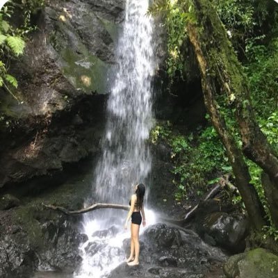 Native Hawaiian, cat loving mother of a beauty. Blue dot in a blue state in the middle of the deep blue sea. Small friend circle. 🏳️🌈 Hawaii no ka oi! 🌺