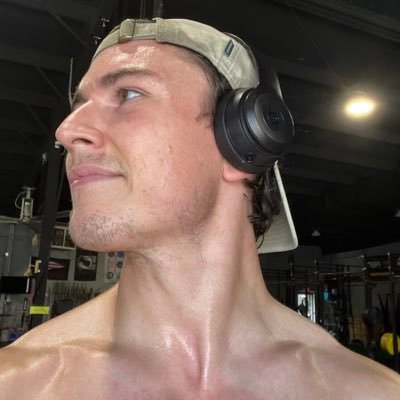 growth @superpower | scaled a service biz to 300k arr freshman year of college | hybrid athlete