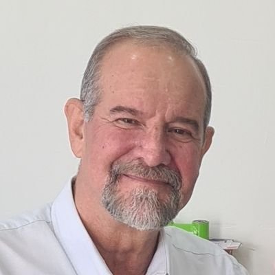 Prof. Esp. em Gestão de Projetos, Esp. Qualidade Total, Tec. Eng. Industrial, Administrador, Católico e Gremista.