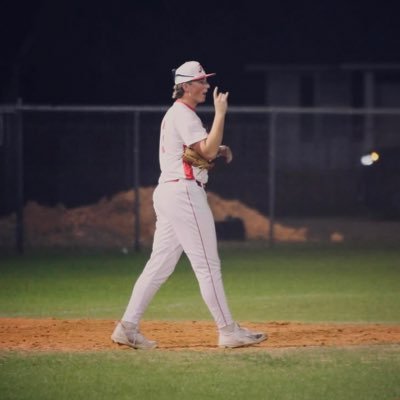 Conner_Bayless7's profile picture. 6,3 230 C/O 2026/SS/3rd/RHP/Utility/Student Athlete 3.20 gpa. cbayless07@icloud.com