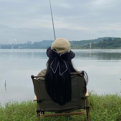 私は釣りが大好きな女の子です。まだこの世界に入ったばかりですが、新しい釣りの種類を解禁するために頑張っています。釣った魚も皆さんにシェアしますので、よろしくお願いします！