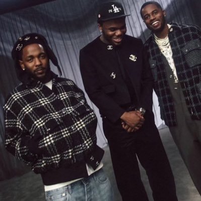 Azmi_Idres's profile picture. "𝔗𝔥𝔢 𝔟𝔦𝔤𝔤𝔢𝔰𝔱 𝔠𝔬𝔴𝔞𝔯𝔡 𝔦𝔰 𝔞 𝔪𝔞𝔫 𝔴𝔥𝔬 𝔞𝔴𝔞𝔨𝔢𝔫𝔰 𝔞 𝔴𝔬𝔪𝔞𝔫'𝔰 𝔩𝔬𝔳𝔢 𝔴𝔦𝔱𝔥 𝔫𝔬 𝔦𝔫𝔱𝔢𝔫𝔱𝔦𝔬𝔫 𝔬𝔣 𝔩𝔬𝔳𝔦𝔫𝔤 𝔥𝔢𝔯."