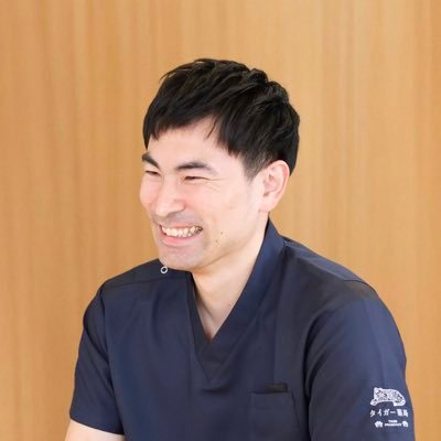 2025年3月に開業の薬剤師/夢だった生まれ育った内灘町での面薬局開業/在宅医療/2023年12月決意/30代/絶対成功する面薬局を作るまでの軌跡を記録する/タイガー薬剤師@pharmacisttigerのマスクを取った姿