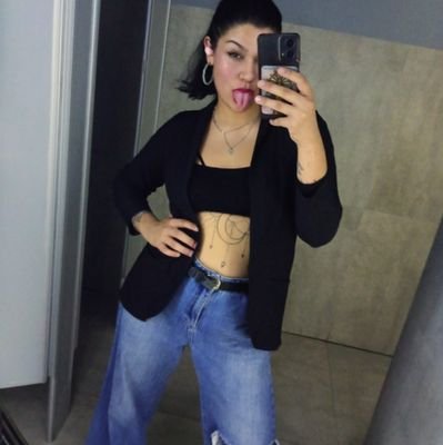 25 años.
Mujer, Mamá  y Libriana.
❤️‍🩹✨🦩🩷🌷🐽👑
Laureanito🫀