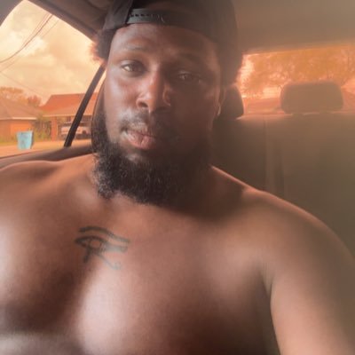 unckelly22's profile picture. 