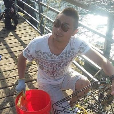 Poet诗人, Writer作家, Investor投资人, Commentator评论员,Businesses Owner生意人,Theist有神论者,China and US Political Analyst中美政治研究砖家,Well known about CCP精通中共逻辑和政策。批评若不自由,赞美将毫无意义