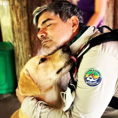 Canta-autor, Comunicador, Productor Tv. Guía Naturalista Lindblad-National Geographic. Activista Politico. Ex-candidato Alcaldia de Santa Cruz. #GalapagueñoSoy