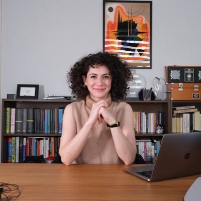 papyonluabla's profile picture. writer & editor