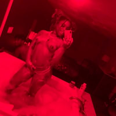 𝓑𝓪𝓫𝔂 𝓓 🙈 Dominatrix /Creator📱 Ẽxotic Ðancer, 💃🏽💸Nympho🧸💰pyt never gave af💛♟️ Love a good trick papi come blow a bag🫦💰