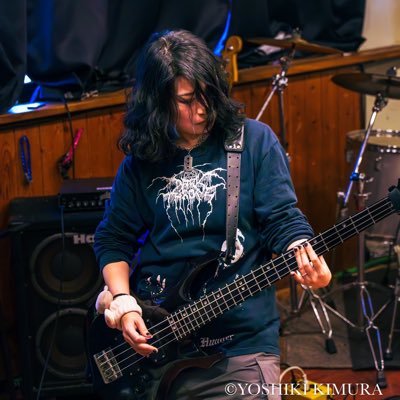 音楽とペンギンの人。Chrysaliz @chrysaliz_metal の狩乃さんでMETHGORILLAのぺんぺんぽにおちやん。人生はヘヴィメタル。バンもん大桃子ちやんがとてもすき。ベース弾くの楽しい。見切り発車の天才。毎日が黒歴史。永遠の厨二病。