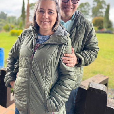 Una señora muy aseñorada. Mamá de dos y abuela en ejercicio🥰.
Leo, escribo y converso.
Comprar libro 👉🏻 https://t.co/ohdBdzI70P