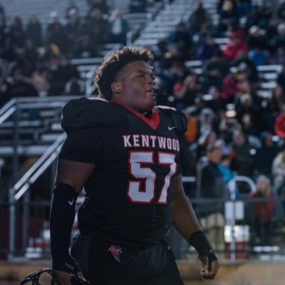 East Kentwood high school 2026| 3.1 gpa| bench:325 squat:425 center,gaurd, tackle | 5,9 275 |5.5 40|football,track|📲~(272)-201-8216