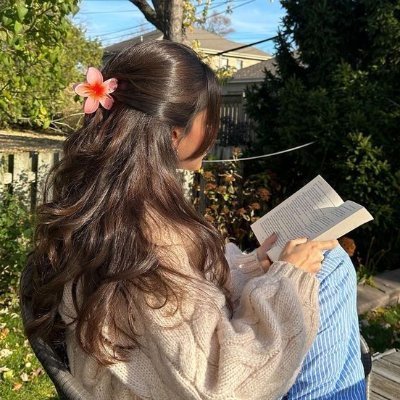 btrzcc's profile picture. aspirante a neuropsicóloga, neurocientista, mestra e doutoranda. Nas horas vagas leitora, cinéfila, pianista e poliglota.