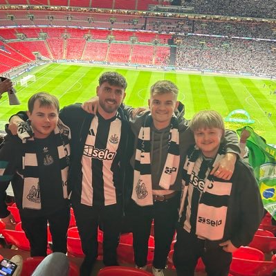 Lewiscox132's profile picture. 