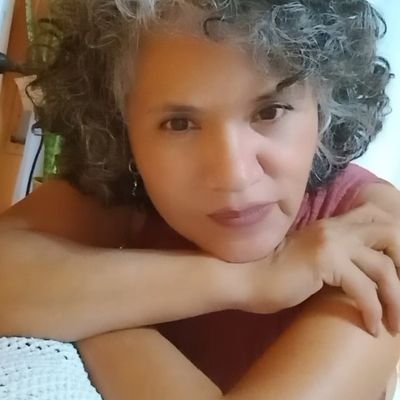 Sandra_b_t's profile picture. Para quienes se atreven a dejar ir lo que ya no les sirve, para los que disfrutan la vida sin filtros, sin máscaras, con la honestidad al frente. Sonríe te invi