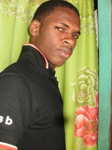 je suis un jeune de tein noir de 1m85
