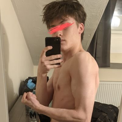 Hello people! I don't know why I'm on this app I just am 🇬🇧🏳️🌈Bi 5'8| still in education unfortunately 😭😭😭
Freshly 18 !(MINORS BEGONE)!