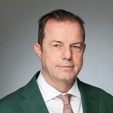 Diplôme de Directeur de communication SAWI. Conseiller municipal et président du groupement politique de l'Alternative de Chambésy. Gérant de Luminance Sàrl.