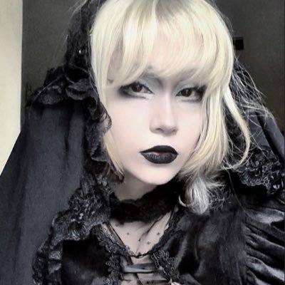 ⌞ you can never be overdressed or overeducated ⌝ — oscar wilde ⊹ ࣪ ˖ ꩜ .𖥔 ݁ vampire goth, #fashiontwt ⋮ i love shiny and pretty things ⸝⸝⸝ ‧˚ ꒰🍷꒱ ( ´ཀ` ). 🏎