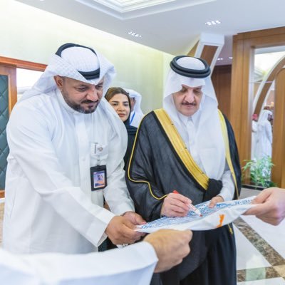إعلامي وناقد رياضي..(وغابت شمس الأرض أمي)،،(من توكل على الله فهو حسبه)