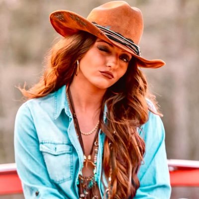 paytonhowie's profile picture. Pre-save HALF A PEACE SIGN👇🏼🖤