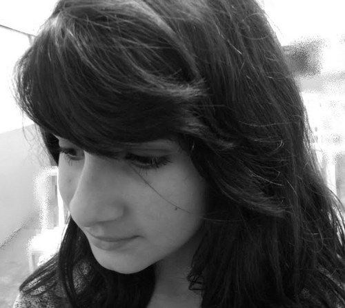 amo jesus,meus amigos e minha familia sou carinhosa e muito esperta ...quer me conhecer me adc*_*