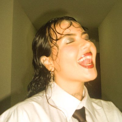 cantora . compositora . produtora musical . professora
EP