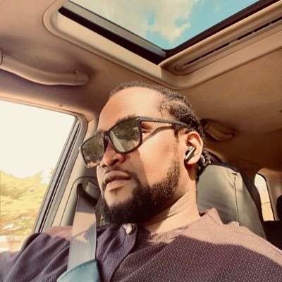VicteurK's profile picture. 6ft 7, Hausa people call me Dogoyaro 😎