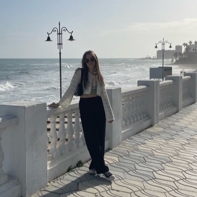 emmawooddx's profile picture. UoD Journalism Student | 20 | AFCB | F1