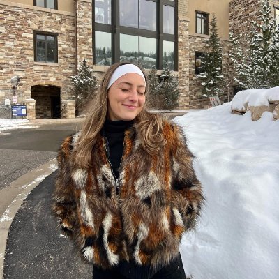 Skiing is a religion, traveling is a life ✈️ ❄️
Chase every powder and explore every corner of the world 🏂✨
Next stop: unknown, but sure to be wonderful🎒⛷️