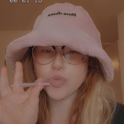 puff_in_smoke's profile picture. Plant Medicine/Cannabis Advocate| Influencer & Product Reviewer 📍 DM for collabs/reviews ✨ | @BombOfficialStore - BABYJ @ShopHelloMary - BABYJ