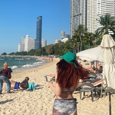 reviewww99's profile picture. 