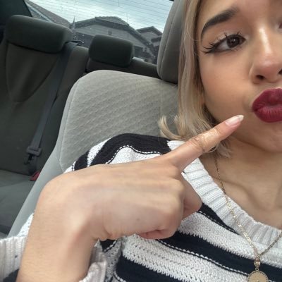 smidyeta's profile picture. 17||idk man 🎀🍓🐰||